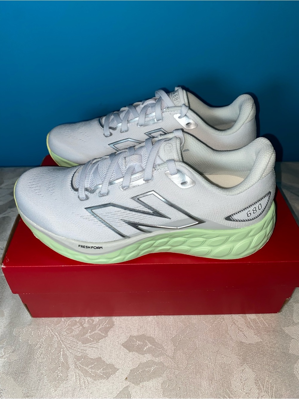 New Balance Women's Fresh Foam 680v8 Running Shoes Size 8.5
